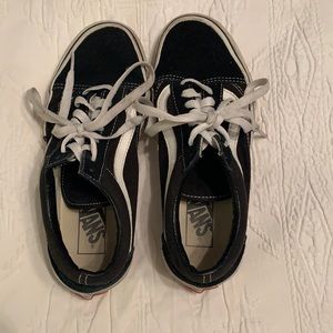 FINAL SALE🚨🚨 Black and White Vans